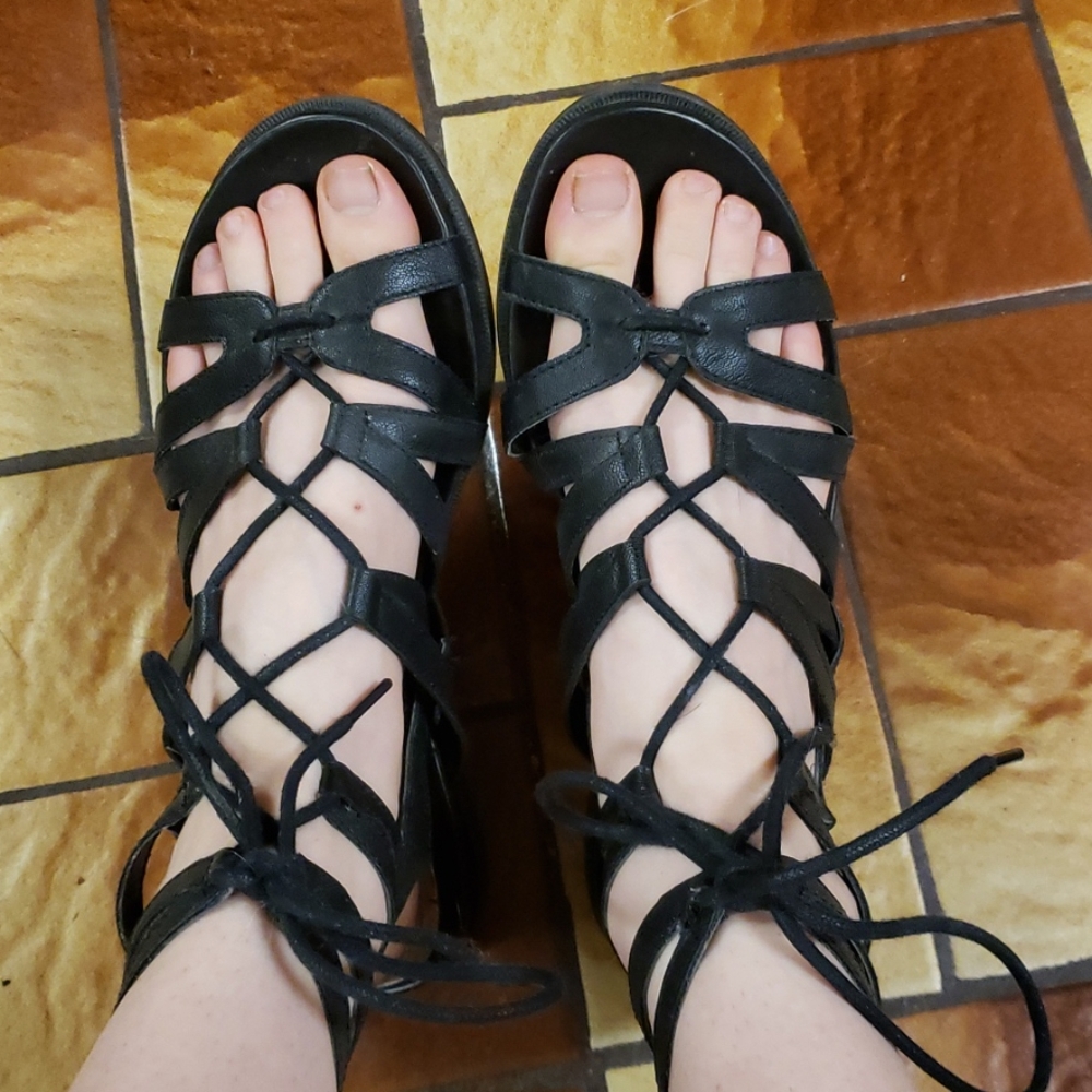 Kenneth Cole Fishnet Gladiator Sandals